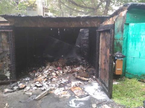 У Львові згорів гараж з автозапчастинами