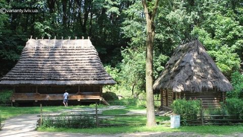 Садові бариги забудують Шевченківський гай візит-центром