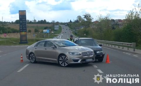 Поблизу Львова у ДТП постраждали двоє пасажирів Volkswagen Passat