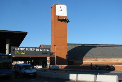 залізничний вокзал Аточа