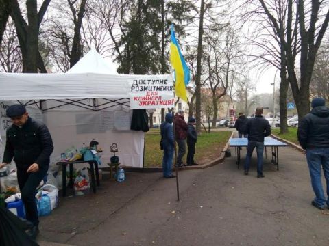 Львівську ОДА пікетують через закон про розмитнення авто (оновлено)