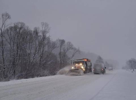 На гірських перевалах Львівщини тимчасово обмежили рух вантажівок до Закарпаття