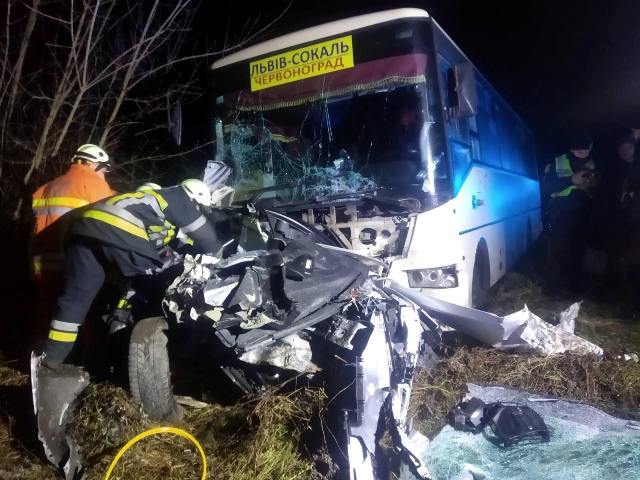 На Жовківщині у потрійній ДТП з маршруткою і вантажівкою загинув водій легковика