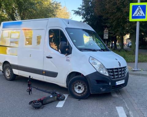 У Львові водій збив Renault Master підлітка на самокаті