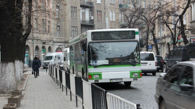 Сім маршруток Львова курсуватимуть за новими схемами