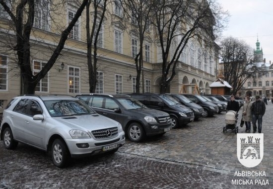 Львівських чиновників влаштовує тільки Тойота