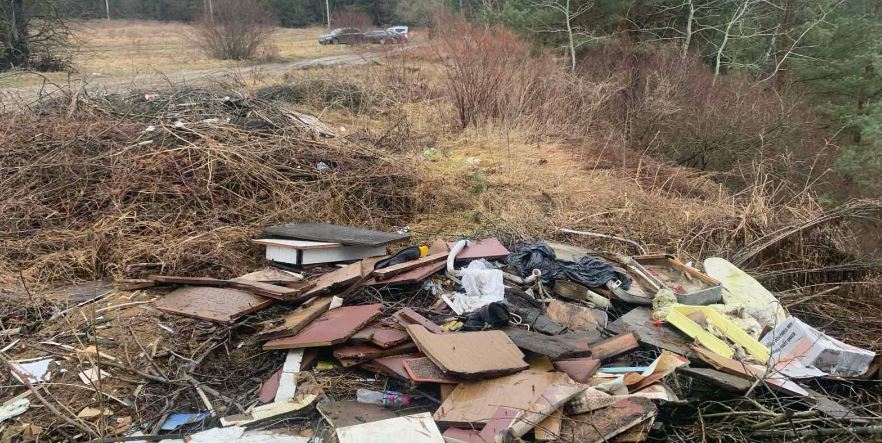 На Яворівщині виявили несанкціоновані сміттєзвалища