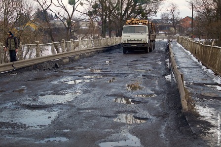 У Великих Мостах відремонтували дорогу