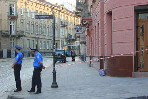 Міліція шукає вибухівку у Політеху, а на Франка - підозрілий пакет