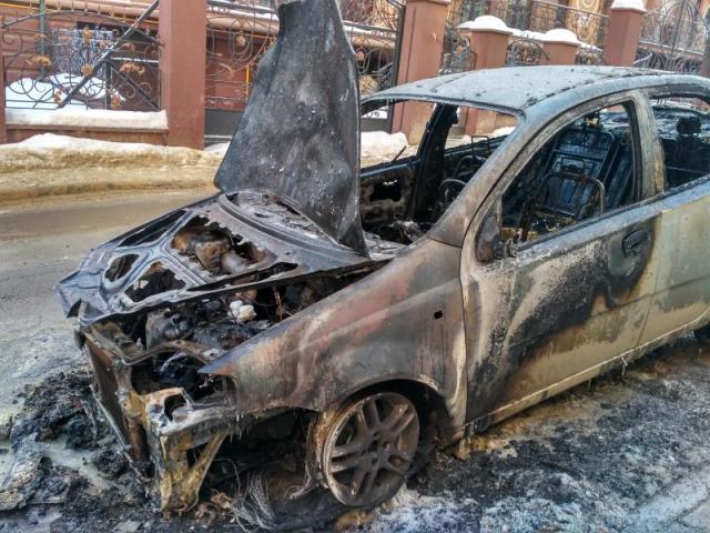 У Львові згоріла автівка дружини чиновника міської ради