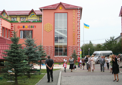 На ТВК "Південний" відкрили школу, на будівництво якої не залучали державних коштів (ФОТО)