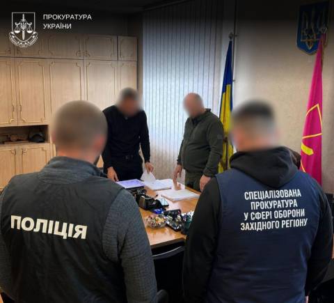 Керівник Золочівського ТЦК фіктивно мобілізовував військовозобов'язаних