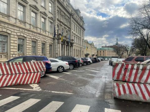 У Львові відновили рух транспорту на Винниченка