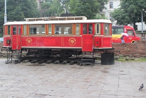 Трамвай-кнайпу перевели на площу Музейну: мешканці проти
