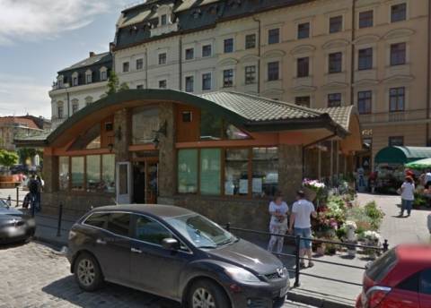 Власник Галицького ринку виграв суд щодо квіткового павільйону на площі Соборній