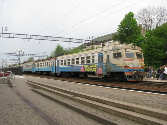 Львівська залізниця у березні змінила розклад руху низки електричок
