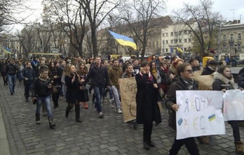У Львові студентська колона рушає до ГУ МВС України