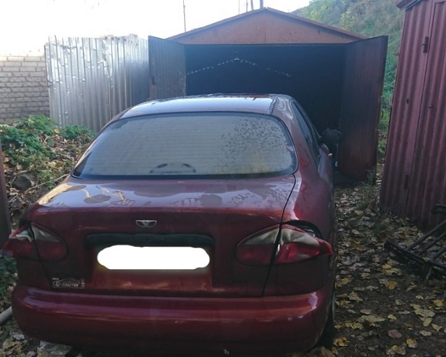 У Львові через пожежу в гаражі ледь не згорів автомобіль