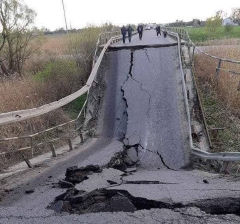 Автотраса Львів-Луцьк заблокована через обвал моста поблизу села Гайок на Львівщині