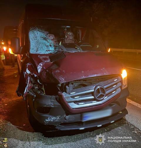 На трасі Київ – Чоп водій мікроавтобуса на смерть збив пішохода