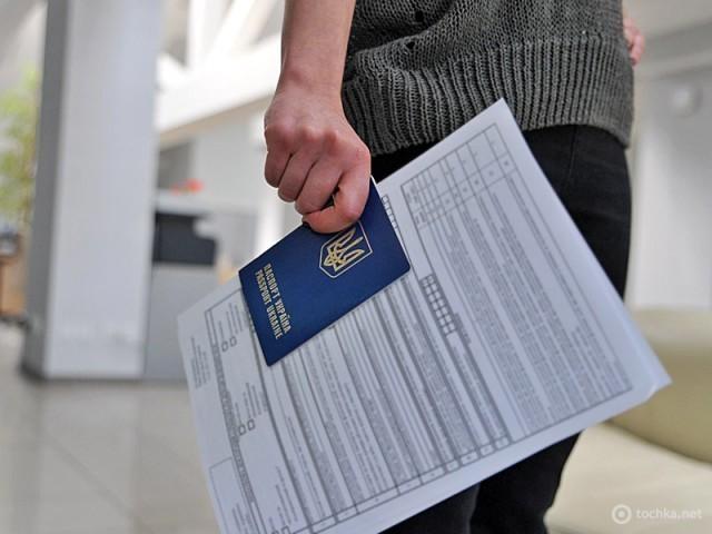 Деякі консульства Польщі в Україні ускладнили запис для отримання візи