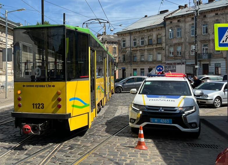На вулиці Замарстинівській у Львові трамвай збив пішохода