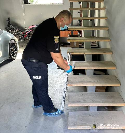 У приміщенні автосервісу поблизу Львова знайшли застреленими двох працівників