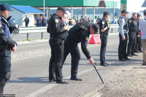 Мешканець Львівщини намагався вивезти до Польщі майже 150 пачок цигарок