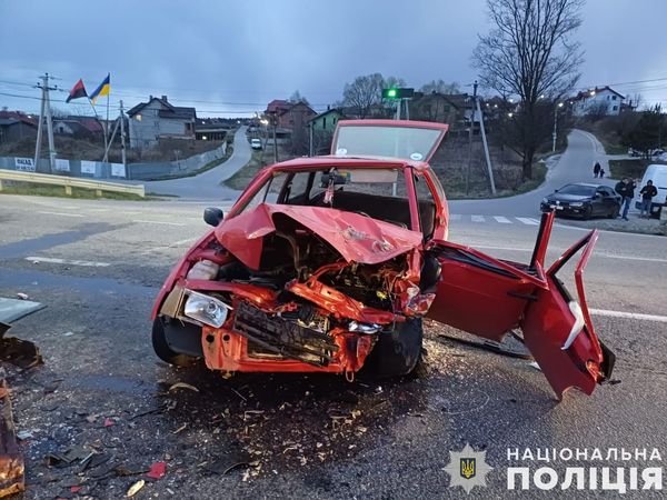 На трасі Київ – Чоп поблизу Львова у ДТП постраждав водій ВАЗу