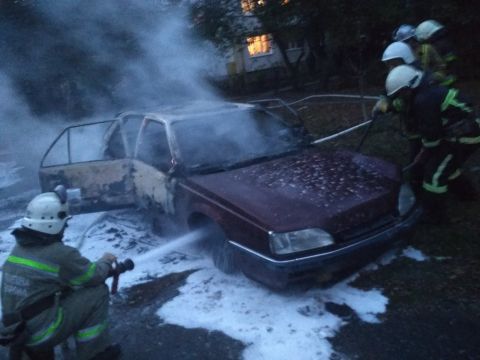 Вчора у Львові загорівся автомобіль Renault