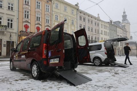 За тиждень у Львові 10 людей скористалися послугами Інклюзивного таксі