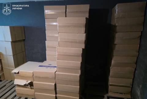 На Львівщині біля кордону з Польщею виявили підпільний склад з сигаретами та алкоголем