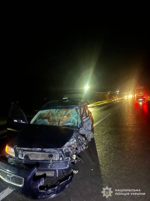 На трасі Київ – Чоп у ДТП з вантажівкою постраждали водій та троє пасажирів Volvo V50