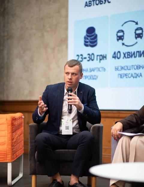 Садовий у вересні преміював Забарила на майже 50 тисяч гривень