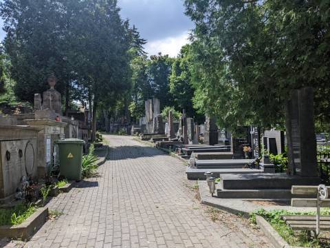 У Львові збільшать кількість маршруток, які курсують до кладовищ