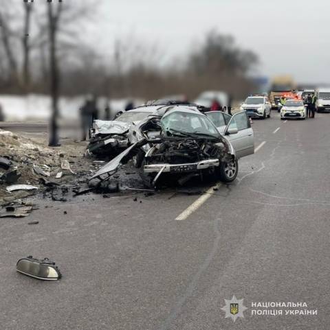 На трасі поблизу Львова у ДТП загинув водій BMW та постраждали троє людей