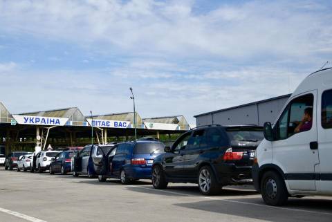 На кордоні Львівщини з Польщею мінімальні черги: лише в «Краківці» фіксують 15 автомобілів