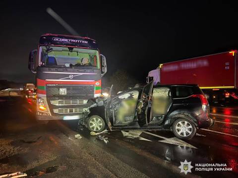 У Золочеві в ДТП з вантажівкою загинув водій легковика