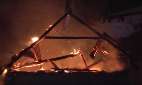 16 рятувальників гасили пожежу будинку у Львові