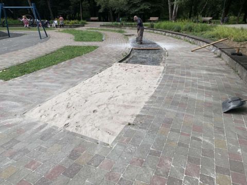 У Скнилівському парку для дітей облаштують сенсорну стежку