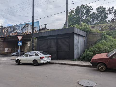 У Львові демонтують МАФи на Медової Печери та Шота Руставелі