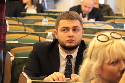 Чудесний порятунок від ковіду спонукає Холода вірити у готівку