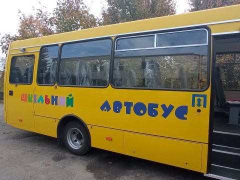 Громада Красного за власні кошти придбала новий шкільний автобус