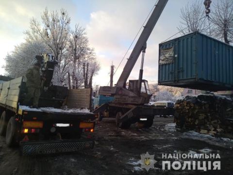 Поблизу Львова виявили нелегальну АЗС