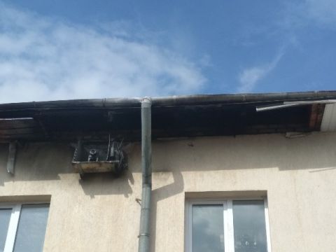 8 рятувальників гасили пожежу в офісі на Городоччині