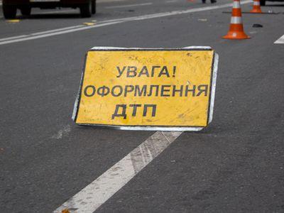 У ДТП на Львівщині загинув чоловік та ще десятеро травмувалося
