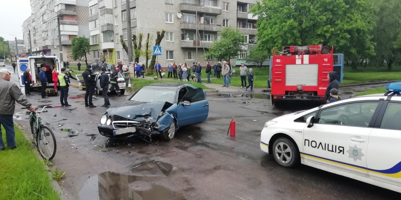 У Червонограді у ДТП травмувався водій ВАЗу