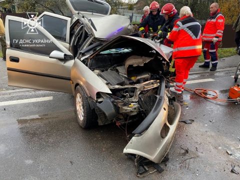 На трасі Львів – Краківець у ДТП постраждала водійка Opel Vectra