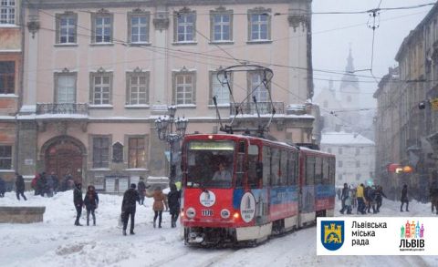 У Львові на маршрути виїхало менше трамваїв та тролейбусів