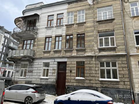 У Львові за понад мільйон гривень продають комунальне приміщення на Сембратовичів